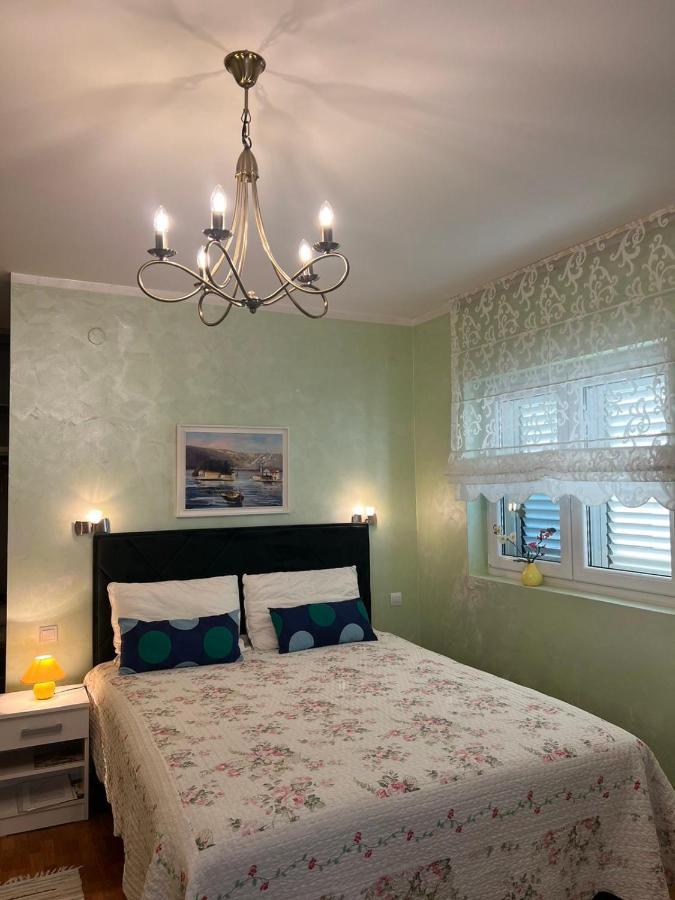Villa Mare Apartments Тиват Екстер'єр фото