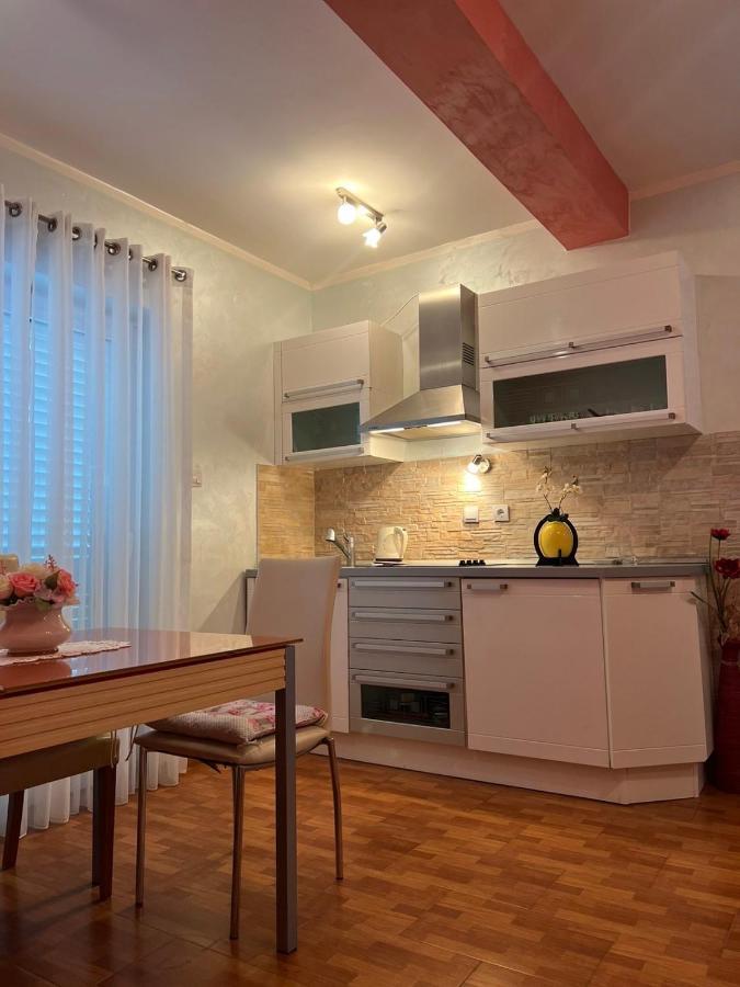 Villa Mare Apartments Тиват Екстер'єр фото