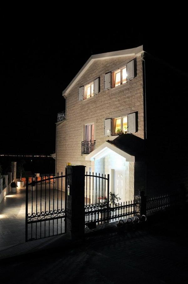 Villa Mare Apartments Тиват Екстер'єр фото