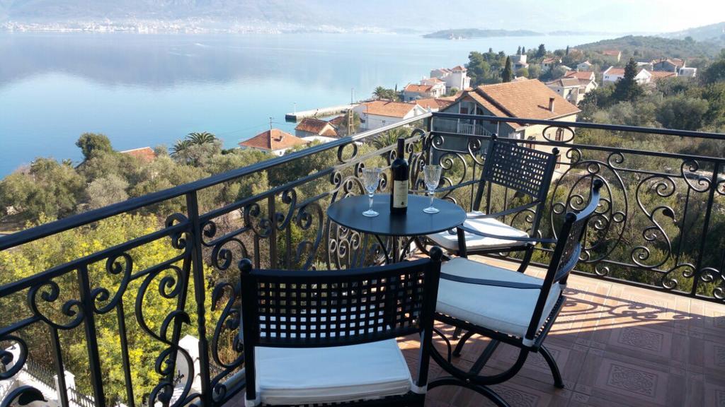 Villa Mare Apartments Тиват Екстер'єр фото