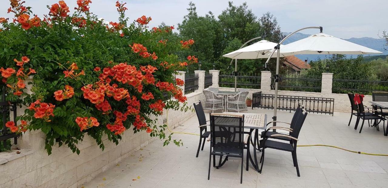 Villa Mare Apartments Тиват Екстер'єр фото